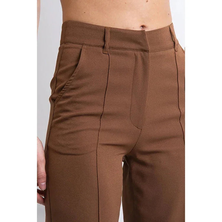 Pantalones rectos ajustados de tela elástica