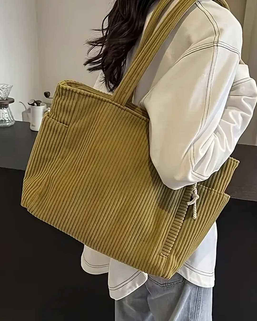 Irene | Bolsa de mano acanalada con detalle de cordón