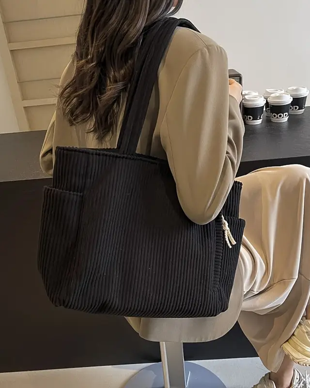 Irene | Bolsa de mano acanalada con detalle de cordón
