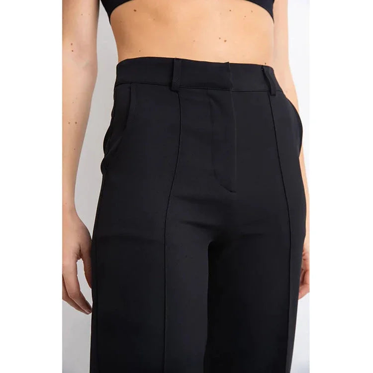 Pantalones rectos ajustados de tela elástica