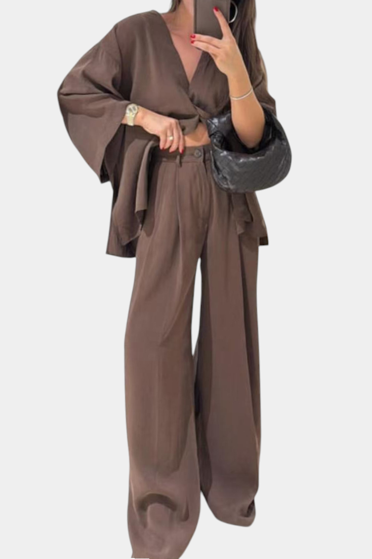 Conjunto Oversize de Top con Cuello en V y Pantalón Recto