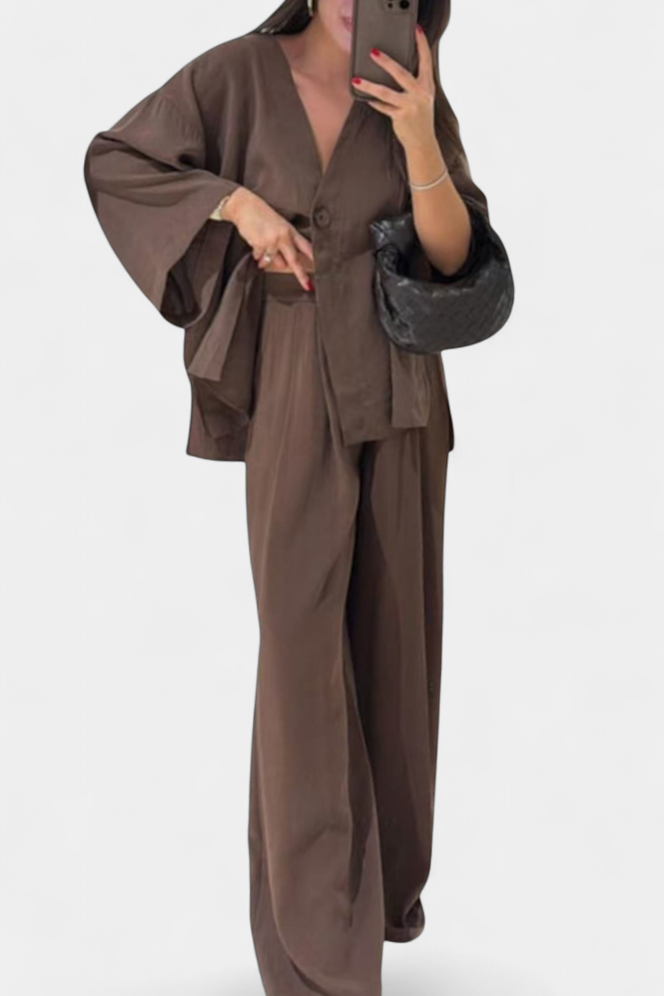 Conjunto Oversize de Top con Cuello en V y Pantalón Recto