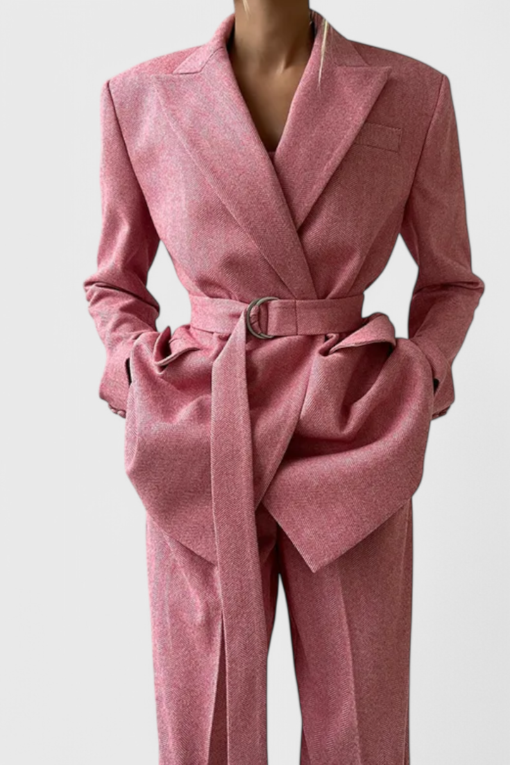 Traje de Pantalón para una Elegancia Confiada