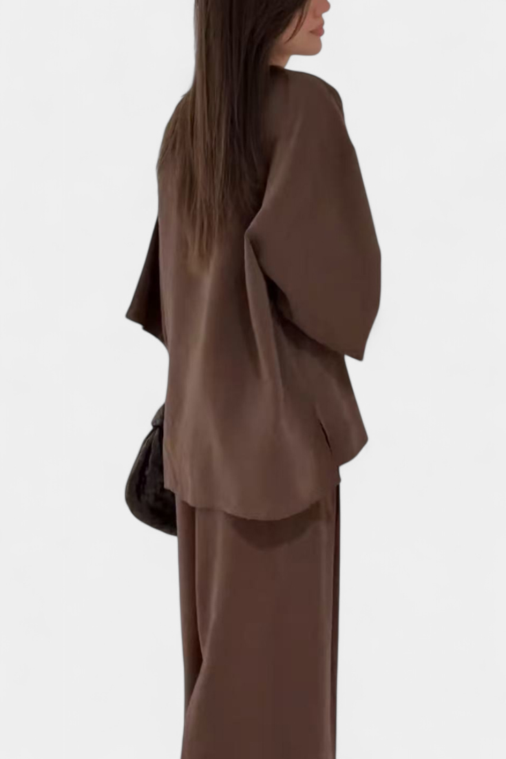 Conjunto Oversize de Top con Cuello en V y Pantalón Recto